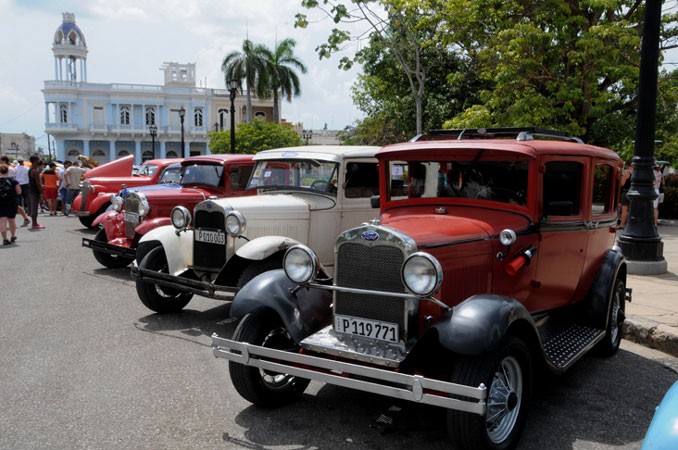 Las instituciones culturales de Cienfuegos promueven la creación de un club de autos clásicos en la provincia. / Foto: Juan Carlos Dorado