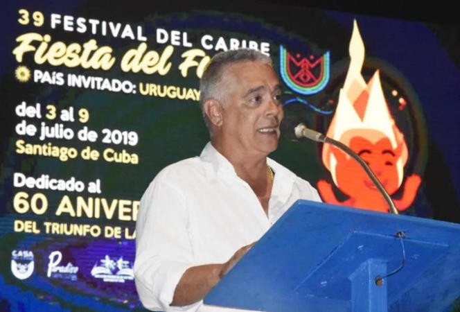 Orlando Vergés, director de la Casa del Caribe, pronuncia las palabras de apertura 
