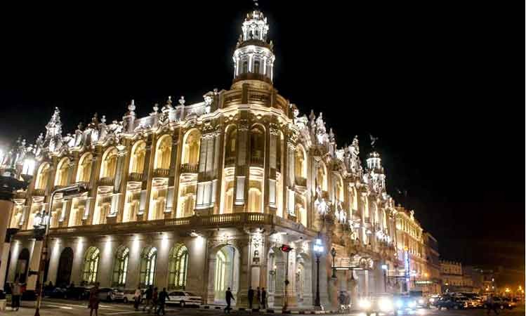 Vista del exterior del Gran Teatro de La Habana Alicia Alonso