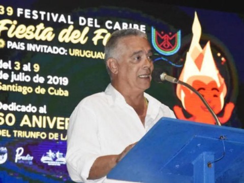 Orlando Vergés, director de la Casa del Caribe, pronuncia las palabras de apertura 