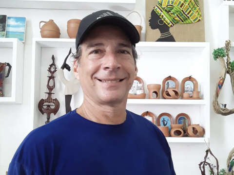 Daniel Monteagudo Cruz, presidente de la Asociación Cubana de Artesanos Artistas en Villa Clara Daniel Monteagudo Cruz, presidente de la Asociación Cubana de Artesanos Artistas en Villa Clara